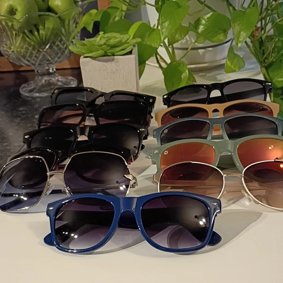 Women’s Sunglasses Assorted Colors - Stylish Fashion Shades - Picture 4 of 10